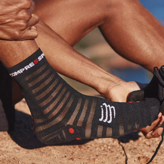 COMPRESSPORT Pro Racing Socks v4.0 Ultralight Run High